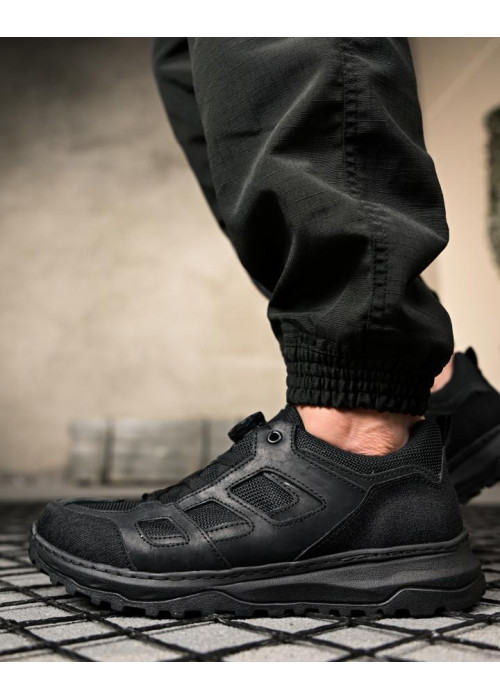 Tactical sneakers with auto-lacing, black