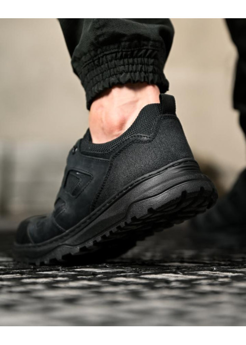 Tactical sneakers with auto-lacing, black