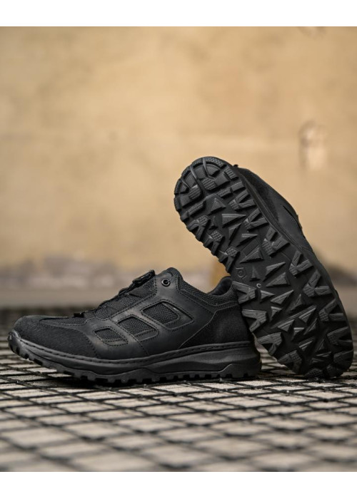 Tactical sneakers with auto-lacing, black