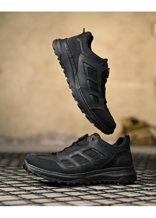 Tactical sneakers with auto-lacing, black